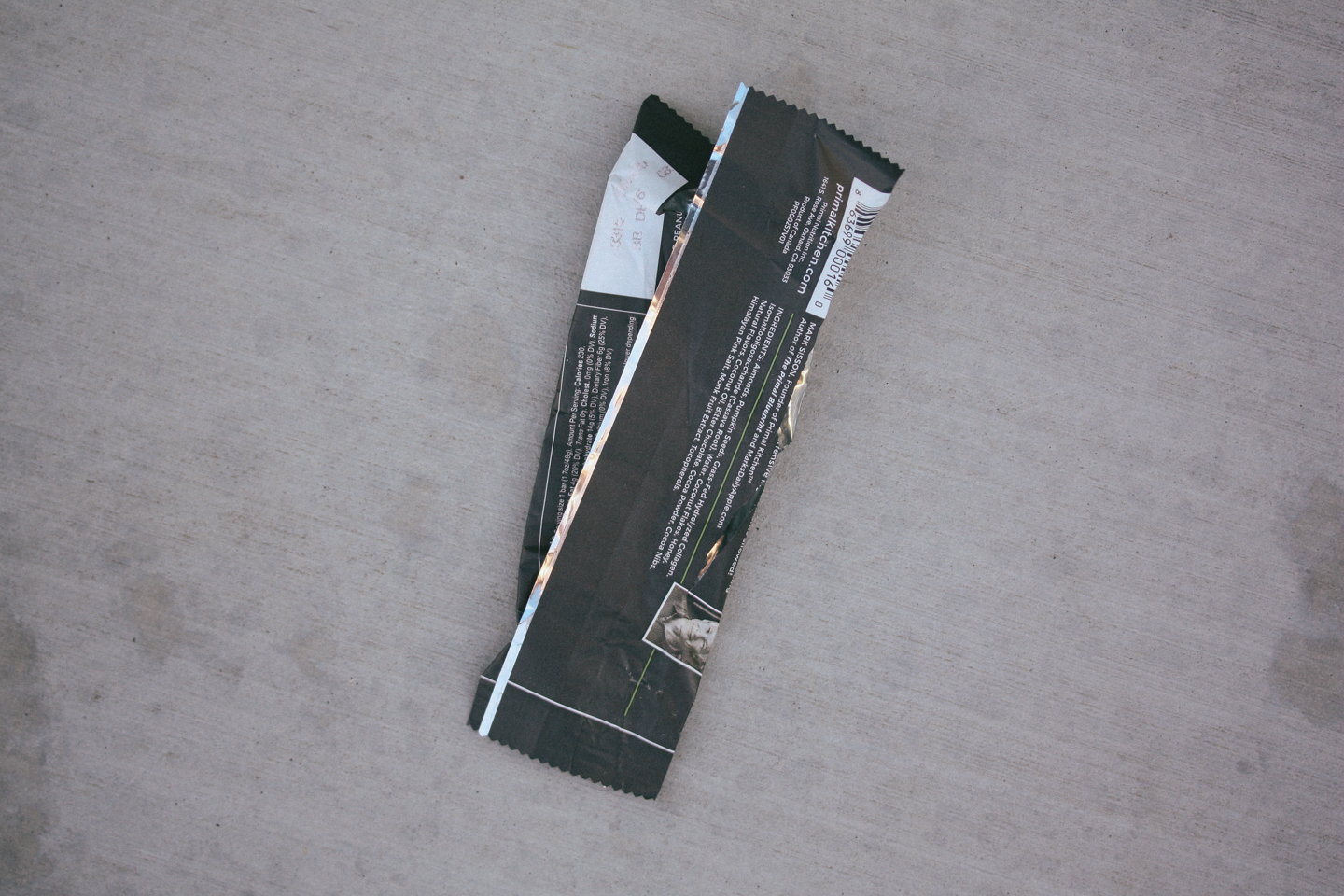 Primal Kitchen’s Dark Chocolate Almond Bar
